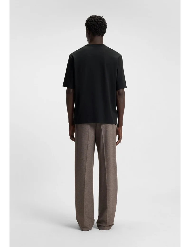 هوجو تيشيرت قطني مطبوع بشعار مكدس